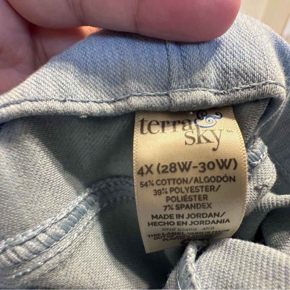Terra & Sky Light Blue Capris - Picture 3 of 5